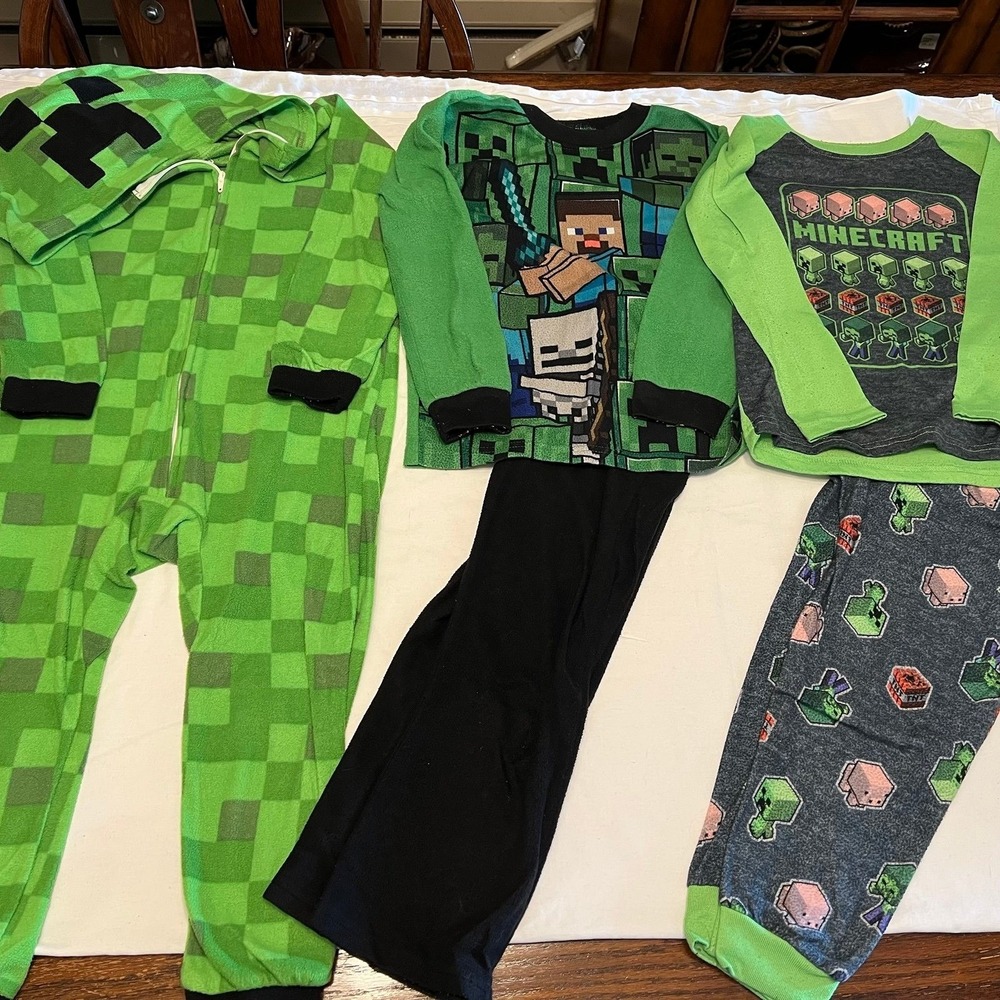 Minecraft Boys Pajama Set and Creeper one piece size 4/5 (2531)